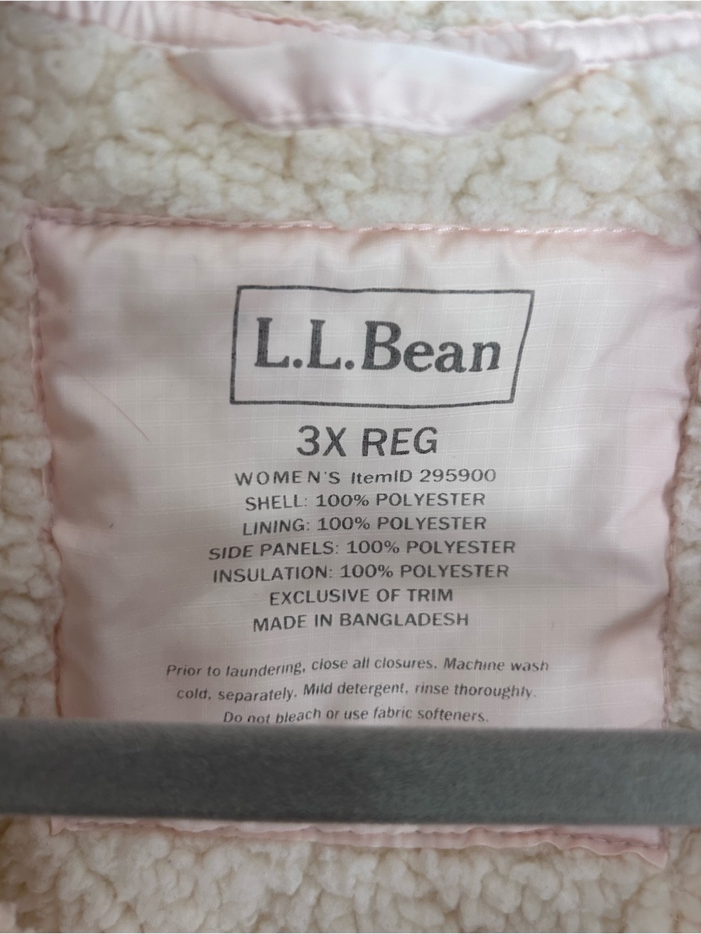 L.L. Bean Women's Pale Pink Quilted Puffer Jacket with Sherpa Collar - Picture 4 of 5